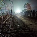 Poola politsei: Valgevene sõdurid püüdsid naisi ja lapsi läbi okastraattõkke üle piiri suruda