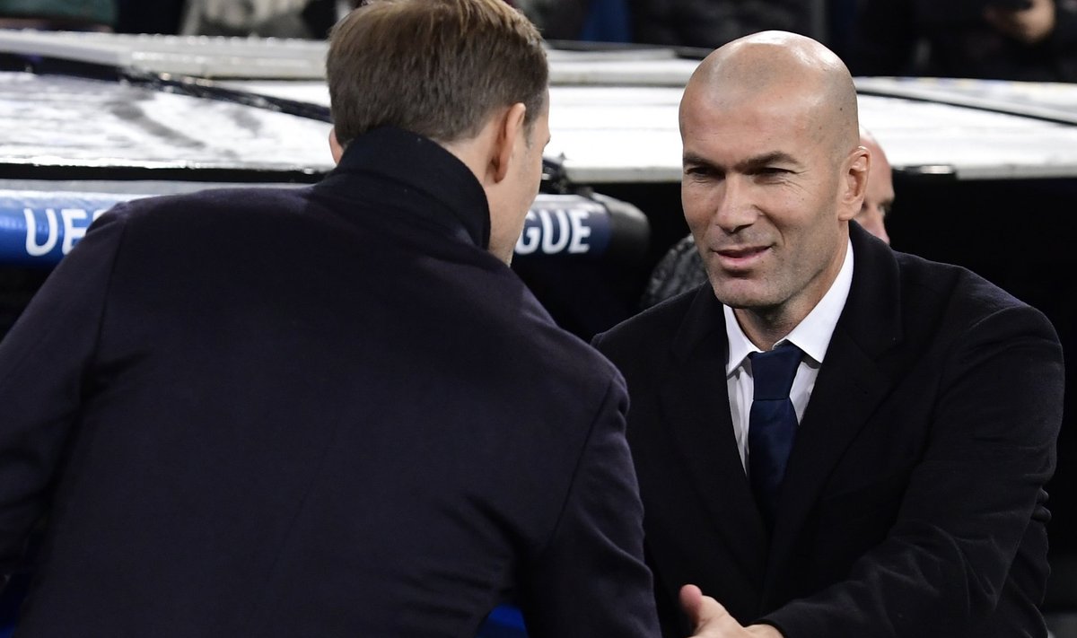 Zinedine Zidane Dortmundi peatreeneri Thomas Tucheliga kätlemas
