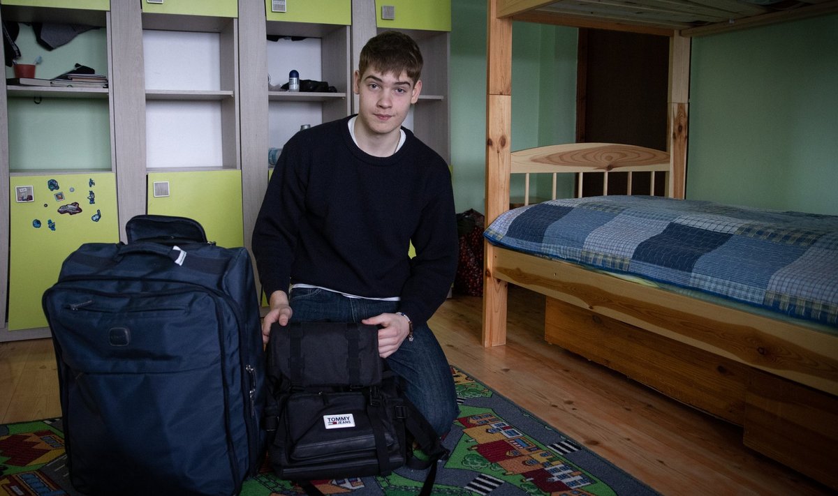 С двумя этими сумками Владимир приехал из Украины в Эстонию. На данный момент это все его имущество.