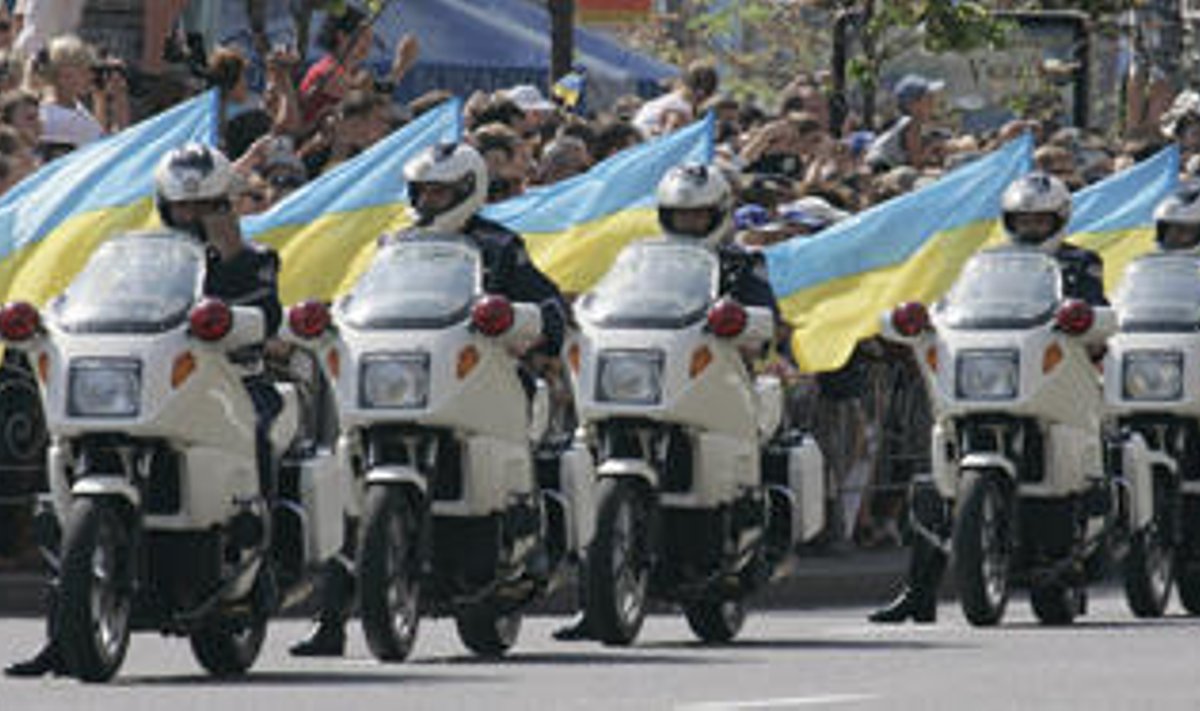 Ukraina miilitsa mootorratturid paraadil