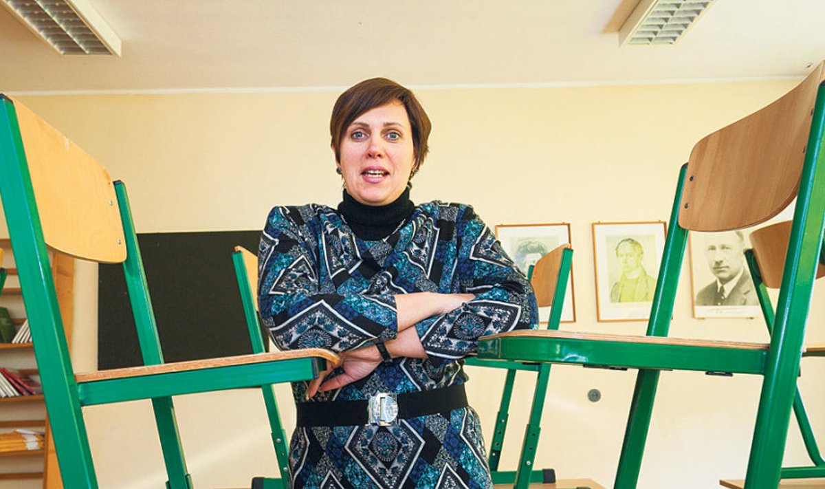 Mustvee eestikeelse gümnaasiumi direktor Marianne Kivimurd-Tarelkina on mures, et seekord tegid vene poliitikud eesti koolile ära.