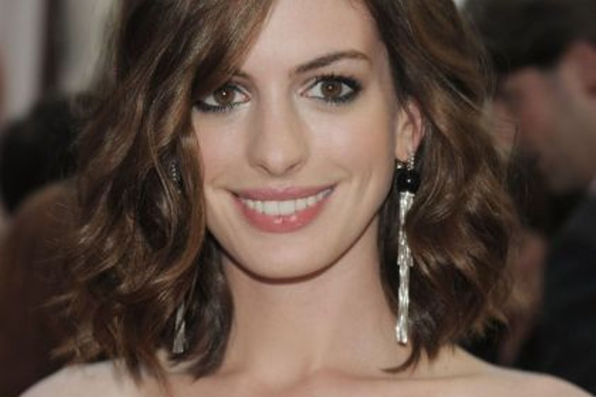 Süütuke Anne Hathaway võtab uues filmis rinnad paljaks