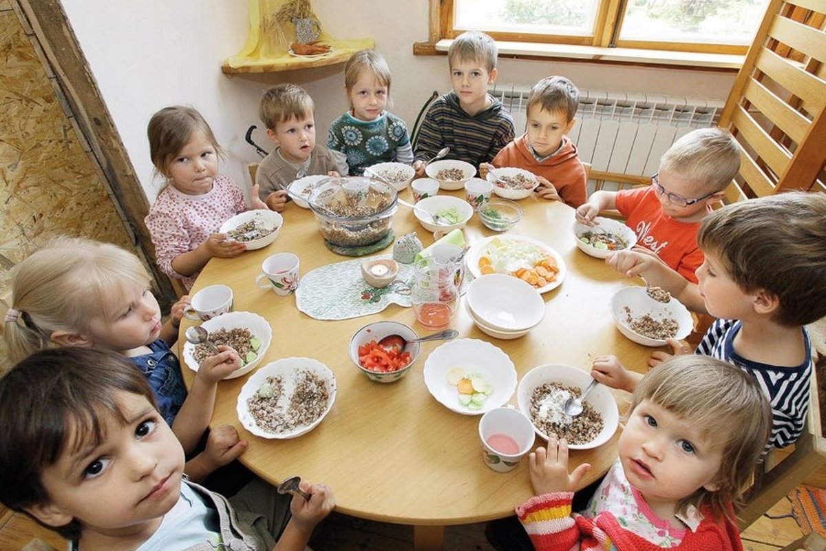 Экскурсия на кухню детского сада в младшей группе