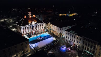VIDEO | Kultuuripealinn üllatas saabuva sünnipäeva puhul Eestit suure jääst lipuga