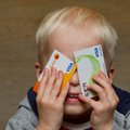 В Эстонии дети начинают пользоваться банковскими карточками раньше, чем в других странах Балтии