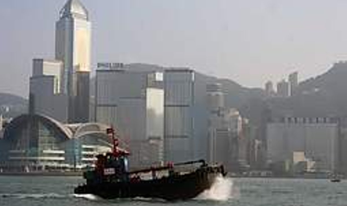 HIINA IME: Hong kongis on merd ja suurlinnakiiret südametukset, on templeid ja (lähis)troopilist rohelust. Martin Hanson