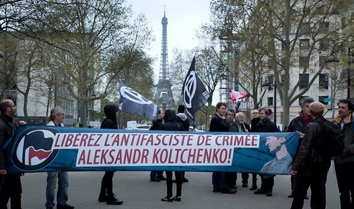 Фото: Из архива Александра Кольченко в соцсетях. Акция в его поддержку в Париже 30 апреля 2014 года