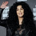 66-aastane Cher paneb endast 24 aastat nooremale mehele rihma kaela!