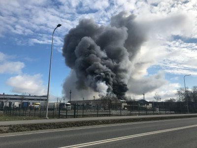 APRILLIKUINE PÕLENG: Ka siis tõusis Ragn-Sellsi jäätmekütuse tehasest massiivne suitsusammas.