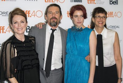„MAGGIE PLAANI“ TEGIJAD: Näitlejad (vasakult) Julianne Moore, Ethan Hawke, Greta Gerwig ja režissöör Rebecca Miller. 