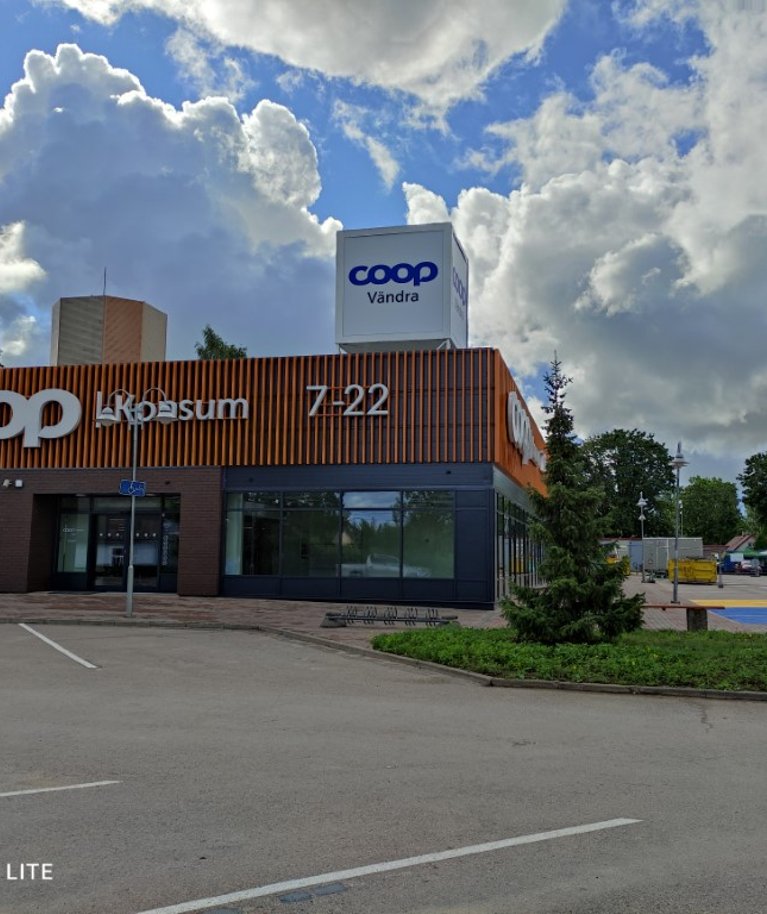 COOPi kauplus Vändras. Tallinnas võib sedalaadi poode leida Mustamäelt ja Lasnamäelt, aga mitte linnasüdames