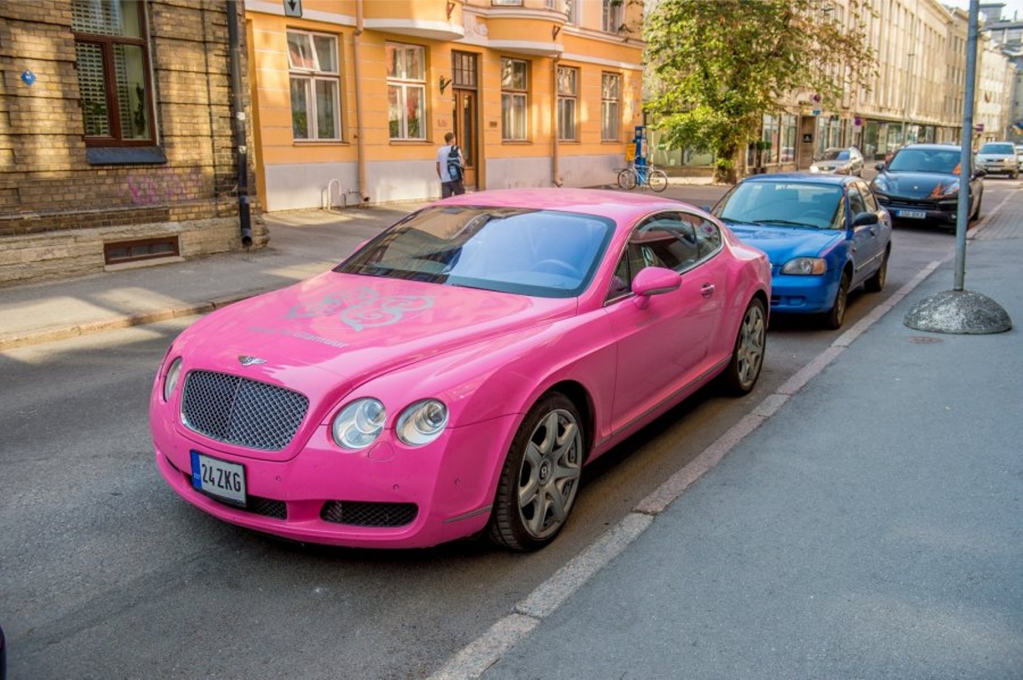 Розовый Бентли