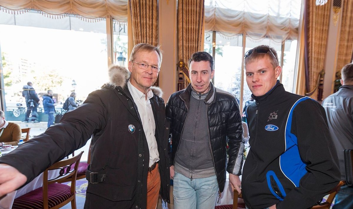 Eile algas suurejooneline Monte Carlo ralli, millel osaleb ka Ott Tänak (paremal). Enne kiiruskatsetele minekut sai ta innustust Eesti parima rallisõitja Marko Märtini (keskel) ja Soome rallilegendi Ari Vataneni käest.