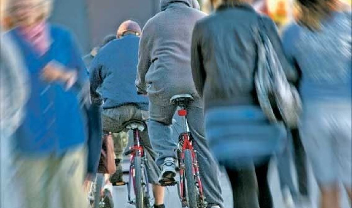 Kõnniteel võib jalgrattaga nüüdsest      sõita kuni 13aastane jalgrattur, kuid koos temaga võivad seda teha ka kaks ratturist täiskasvanut.
