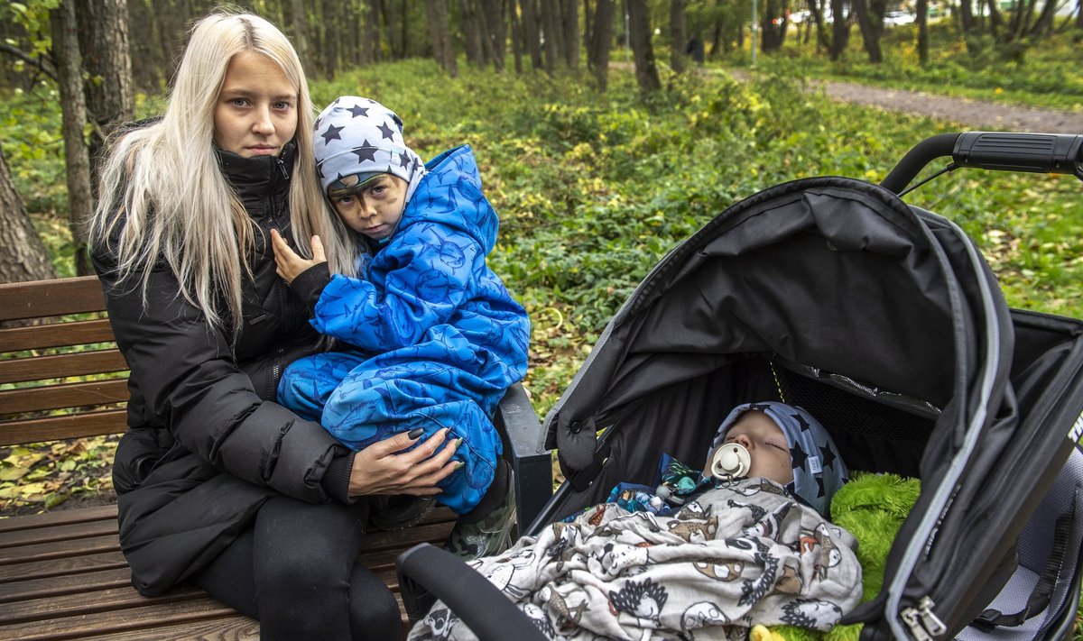KAHE VANEMA POJA PÄRAST PEAB OLEMA TUGEV: Erelyl ei jäänud lihtsalt muud üle, kui kolmanda lapse – pesamuna – surma järel hakata võitlema selle eest, et oleks millegi eest osta kahele vanemale pojale süüa ja maksta kodu eest.