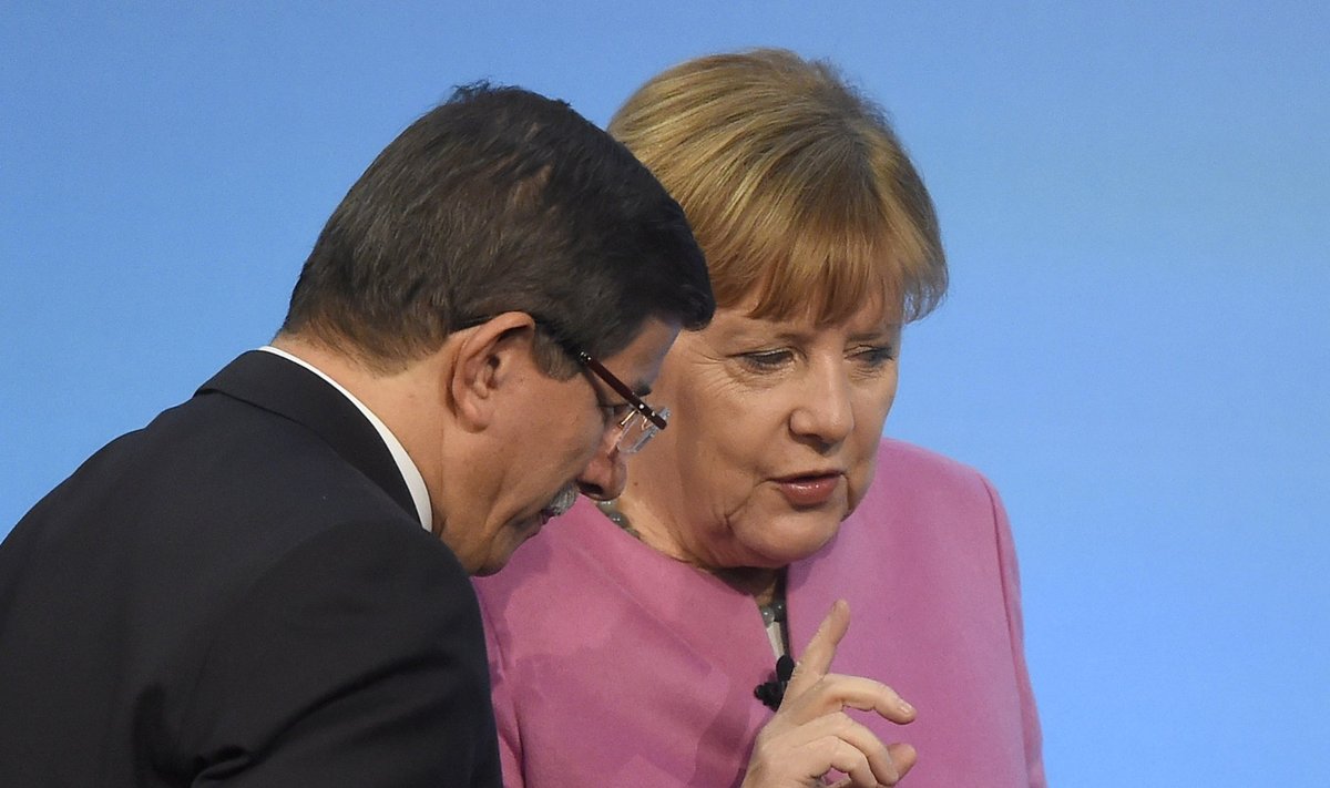 Ahmet Davutoğlu ja Angela Merkel