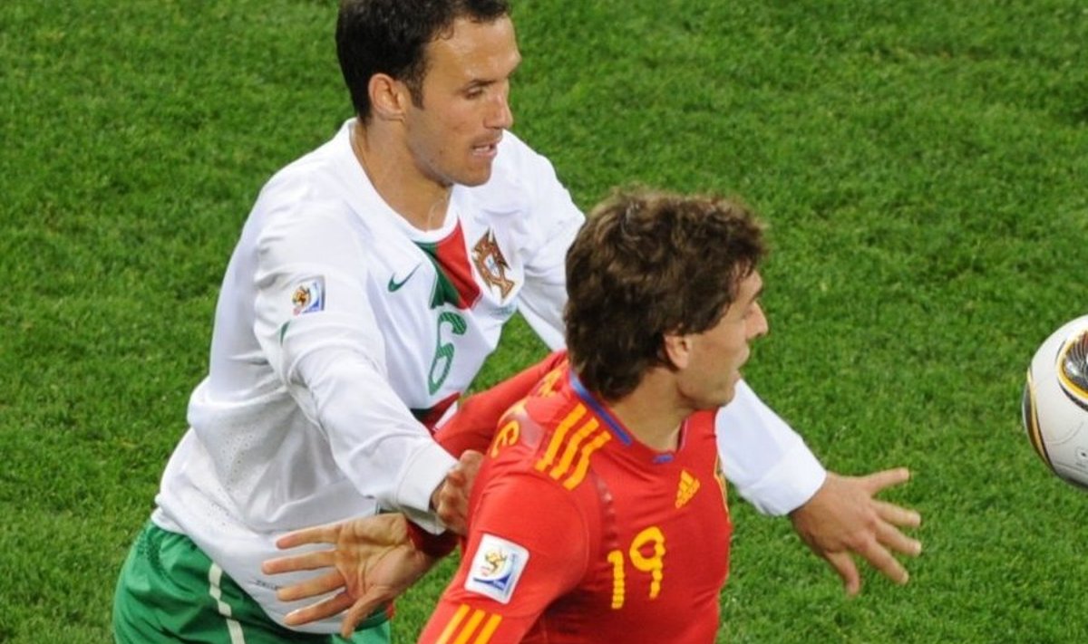 Ricardo Carvalho (vasakul)