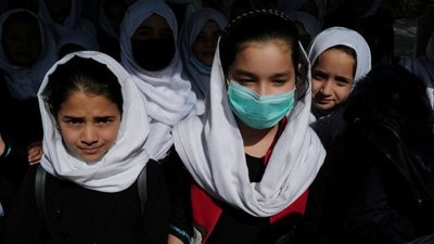Посещать школы талибы разрешили только девочкам младшего школьного возраста
