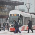 FOTOD ja VIDEO | Tallinnas valitseb lumemöllu tõttu liikluskaos. Ühistransport liigub vabagraafiku alusel