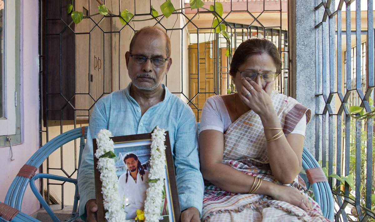 Sotsiaalmeedia kuulujutu tõttu süütult surnuks pekstud Nilotpal Dasi vanemad poja pildiga