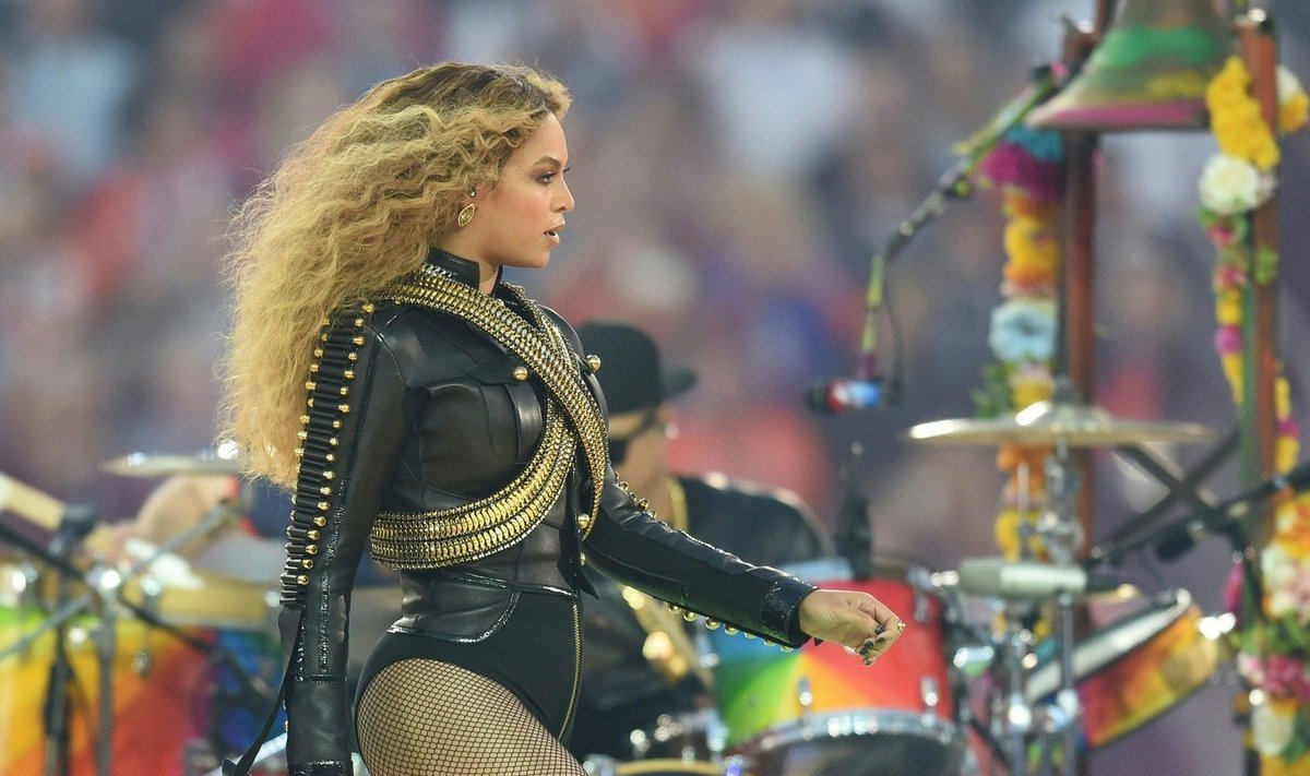 Beyoncé esinemas Super Bowlil