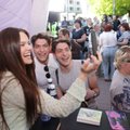 FOTOD | Autogrammitund meelitas palju rahvast! „Suudlev Tartu“ kontserdi esinejad tervitasid suuri ja väikeseid fänne