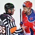ВИДЕО: Щенок и клоун: Радулов обругал матом главного арбитра КХЛ