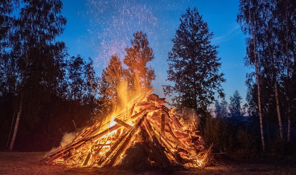 Vana maailmakord süttib kui lõke.