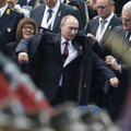 VIDEOD ja FOTOD: Putin jälgis Belgradi paduvihmas enda auks korraldatud sõjaväeparaadi