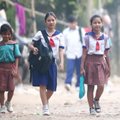 SÜDAMLIK LUGU: Päriselu muinasjutt! Angelina Jolie tütred "adopteerisid" Kambodžas 12-lapselise vaesuses vireleva pere