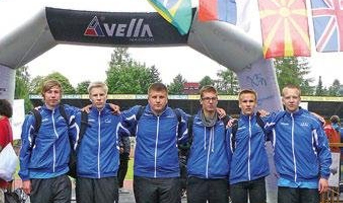 Kuus väljavalitut, kellel õnnestus Eestit esindada koolide maailmameistrivõistlustel Karlovy Varys. Foto Urmas Põldre