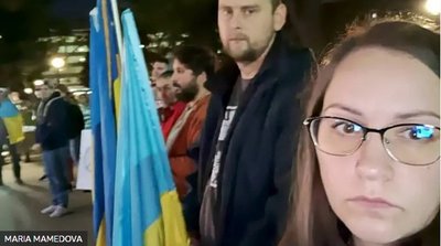 Мария и Денис Мамедовы в США на митинге в поддержку Украины