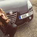 Seksika Alfa Romeo seiklused jätkuvad! Facebookis ülbitsenud tippmodelli-Gerili ajas autoskandaali süü hoopis ema kaela
