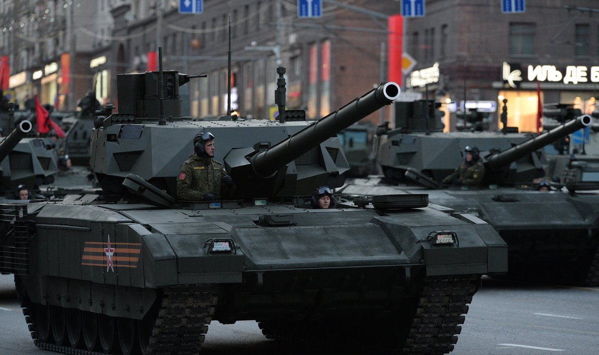 T-14 tankid Moskvas paraadi peaproovil