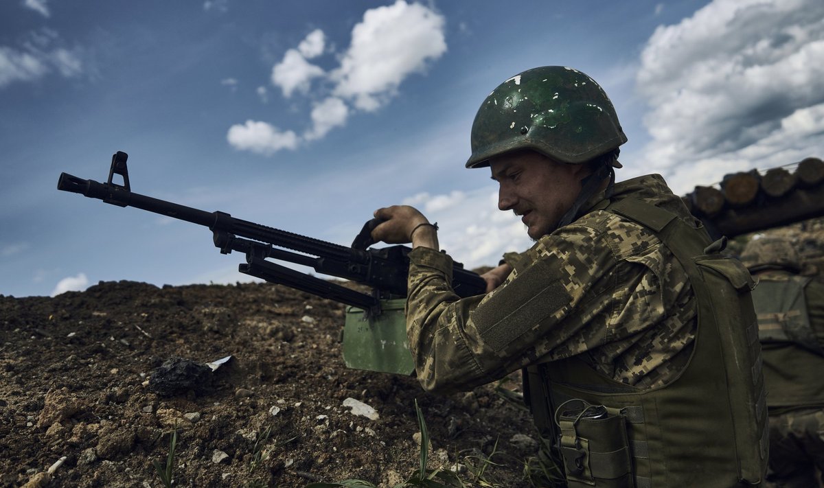 Ukraina sõdur Bahmuti lähedal rindejoonel.