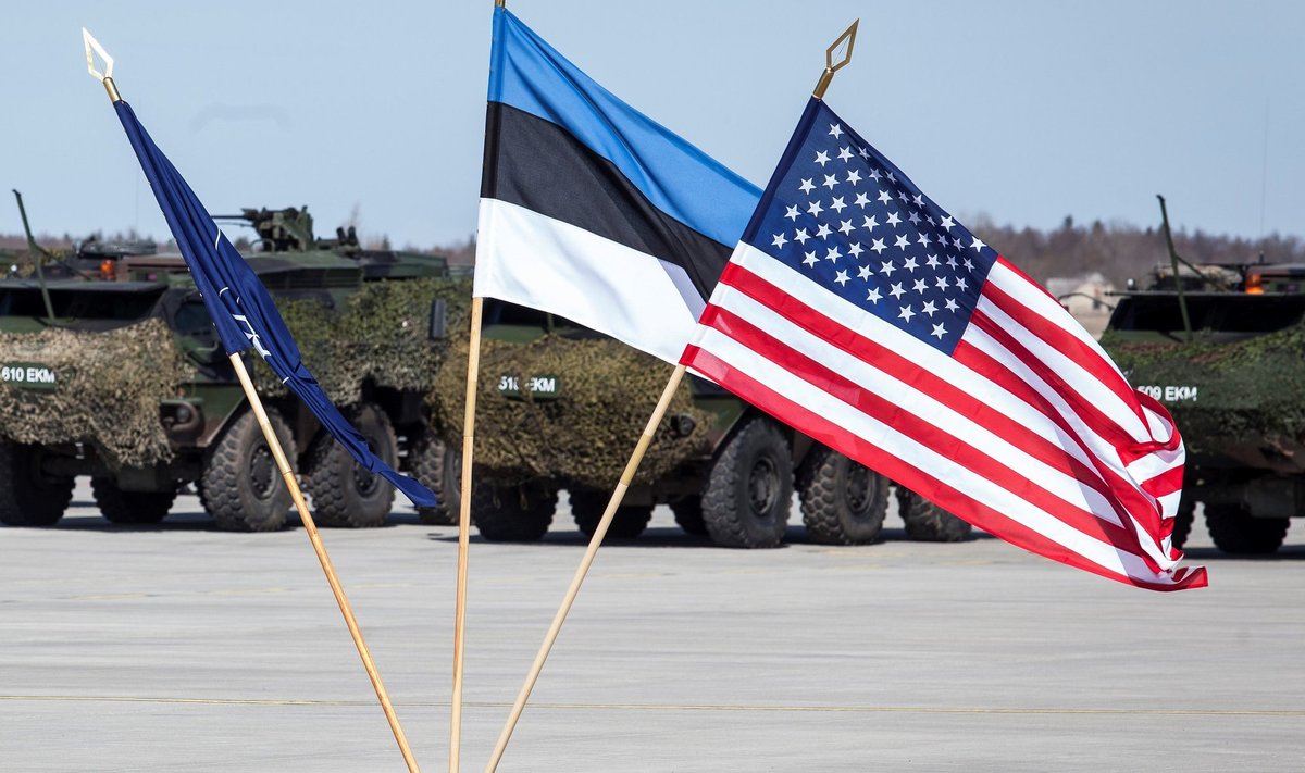 Флаги США, Эстонии и НАТО