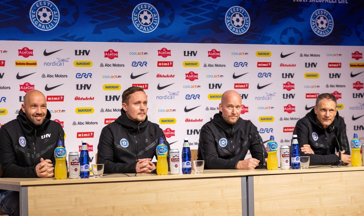 Микко Кютёля (второй слева) - новый главный тренер сборной Эстонии по футзалу

