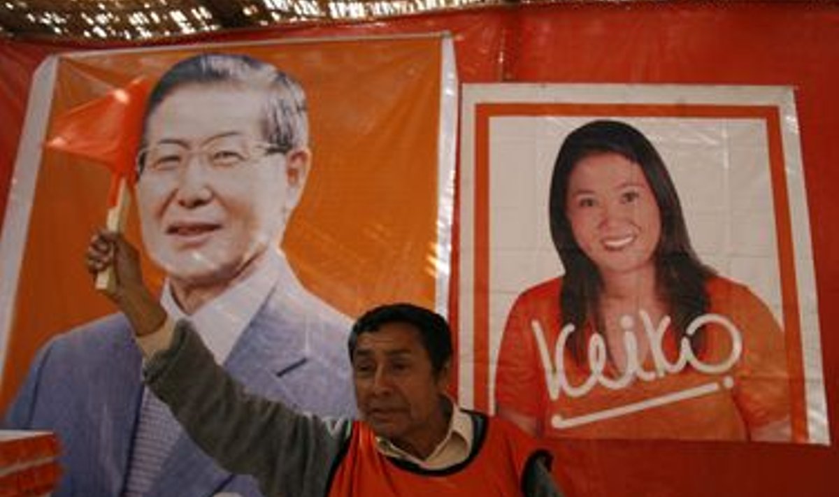 Peruu endise riigipea Alberto Fujimori ja tema tütre Keiko toetaja.