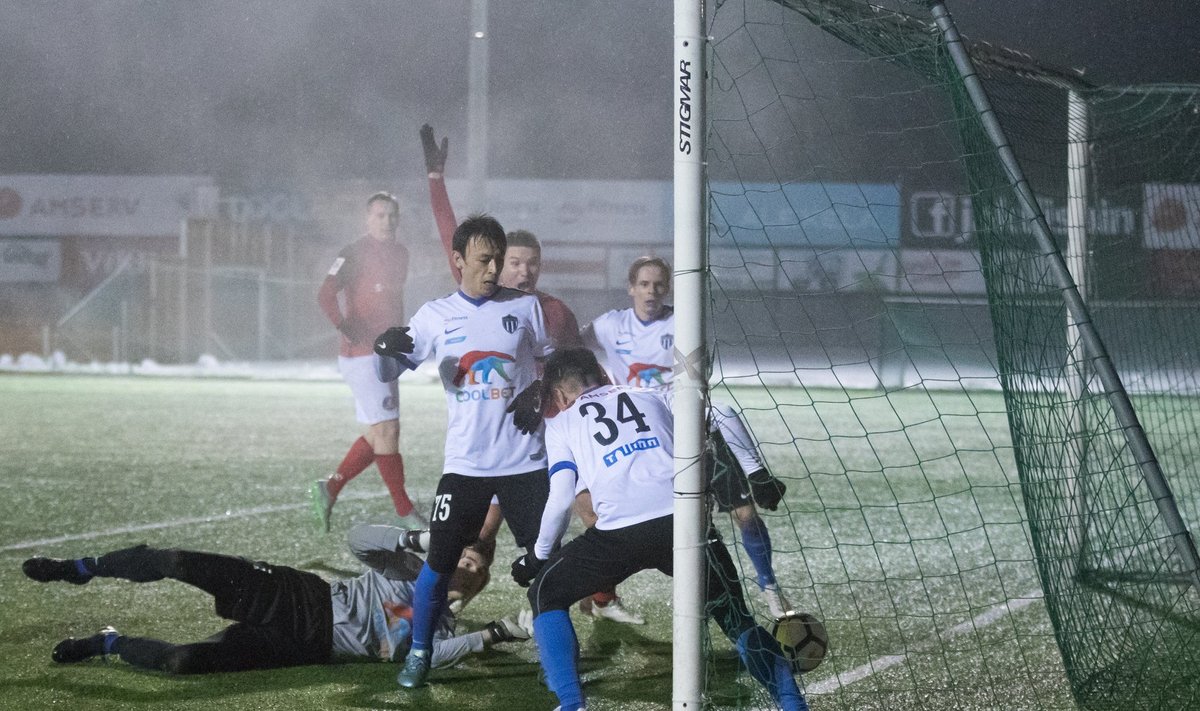 Eesti jalgpalli Premium liiga mängus alistas Narva Trans võõrsil 2:1 Tallinna Kalevi.