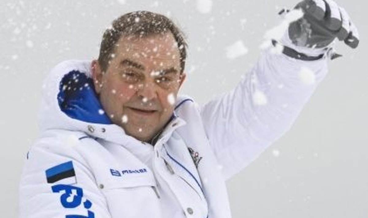 Kolmandat ametiaega Eesti Olümpiakomiteed juhtiv Mart Siimann on mõnes mõttes nagu päris sportlane – vana vigastus pole tal sel talvel lubanud veel suusatada.