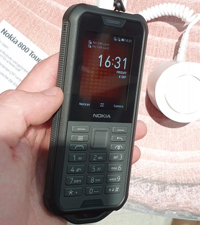 Nokia 800 Tough on mõeldud inimesele, kel on vaja vastupidavat telefoni