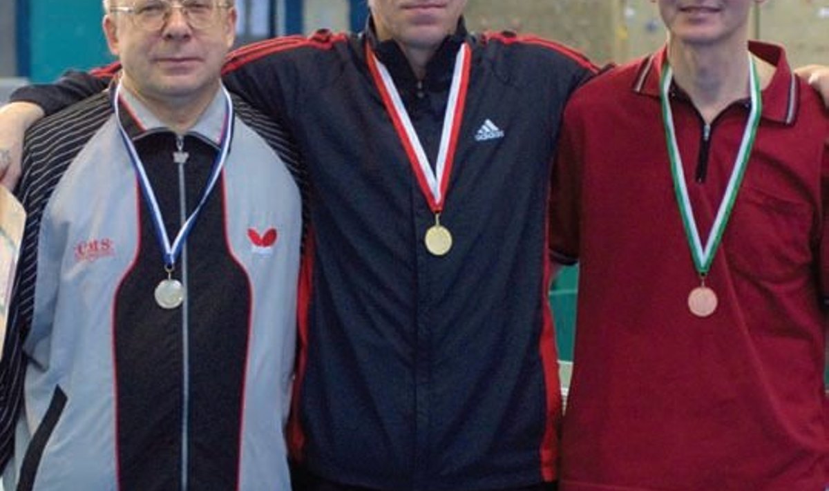 Harjumaa meistrivõistlustel vanuseklassi 50+ võitjad.Vasakult, hõbe J.Jemeldjazev, kuld I.Kindsigo (endine Harju KEKi esireket), pronks M.Krusel (foto: Keila Leht)