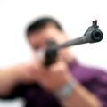 Молодой украинец с похожим на оружие предметом в руках напугал людей у автозаправки