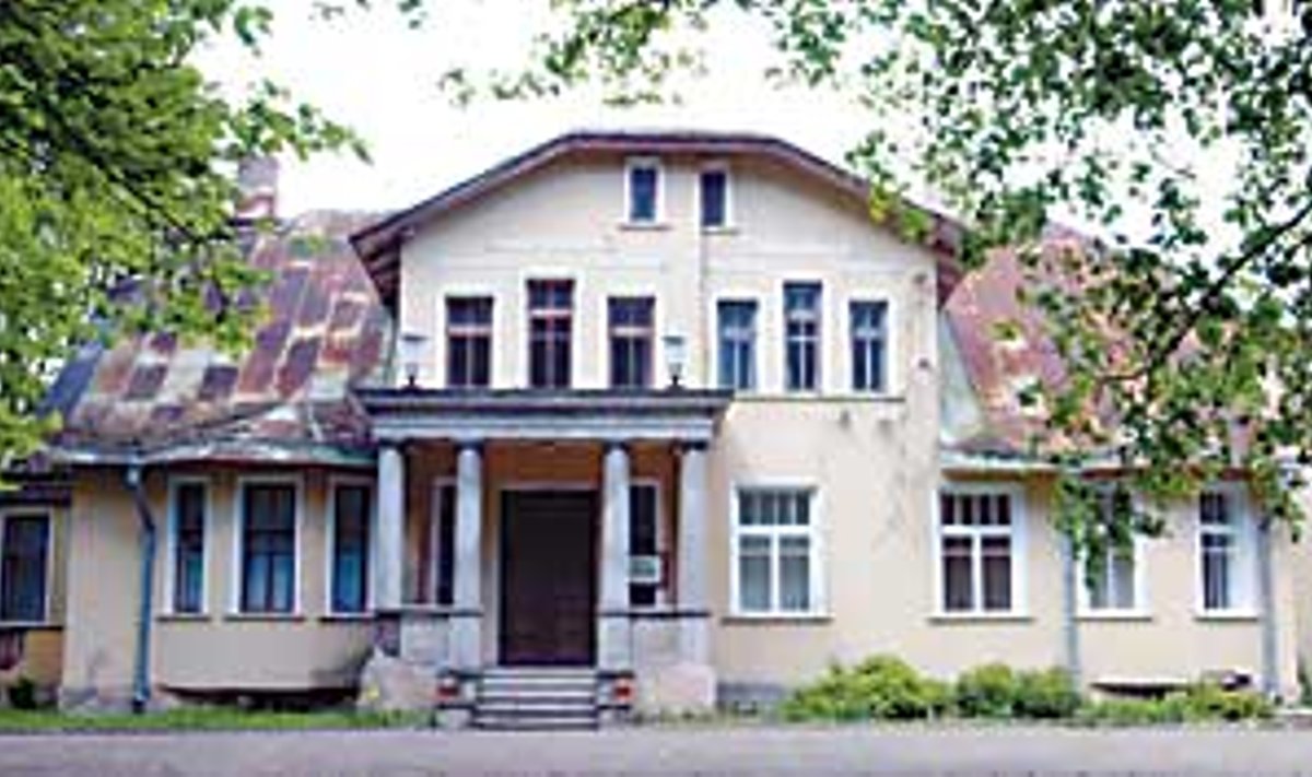 Katus laguneb: 1926. aastal valminud Eerika villa vajab remonti. Hoone kuulus kunagi riigivanem Jaan Tõnissoni vennale. Ingmar Muusikus