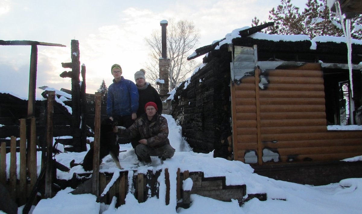 Siberis elava eesti keele ja kultuuri õpetaja peret tabas tragöödia ning nende kodu põles maha.