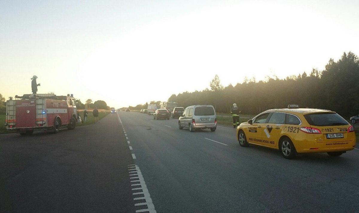 Õnnetus Narva maanteel