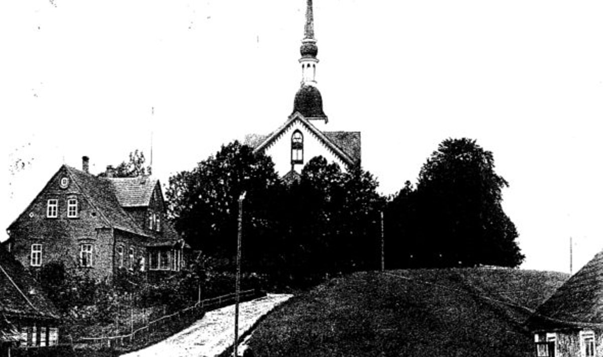 Vana-Otepää vallamaja ja kirik 1935.a. (foto: Otepää Vallavalitsus)