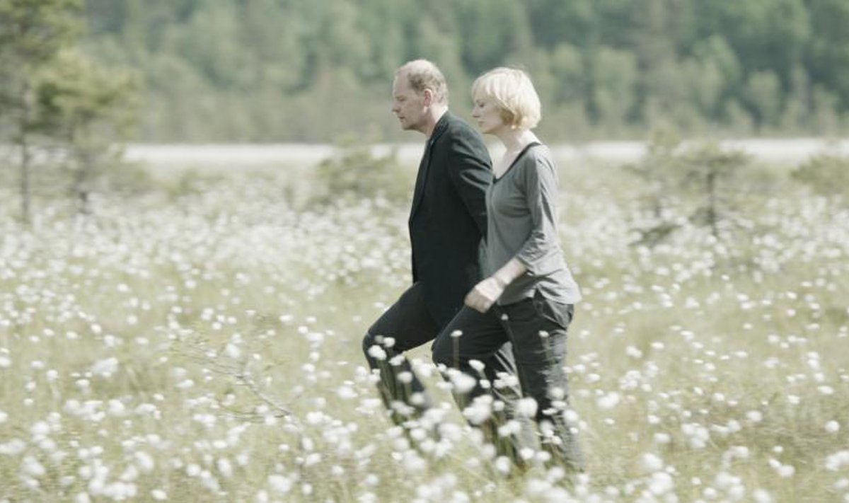 Hendrik Toompere ja Jaanika Juhanson filmis “Maastik mitme kuuga”.