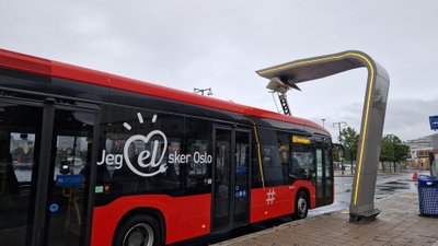 Bussi laadimine ühes Oslo ühistranspordi lõpp-peatustest täna hommikul