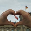 Правда ли, что 8 мая 2023 года над Рейхстагом в Берлине снова водрузили красное Знамя Победы?